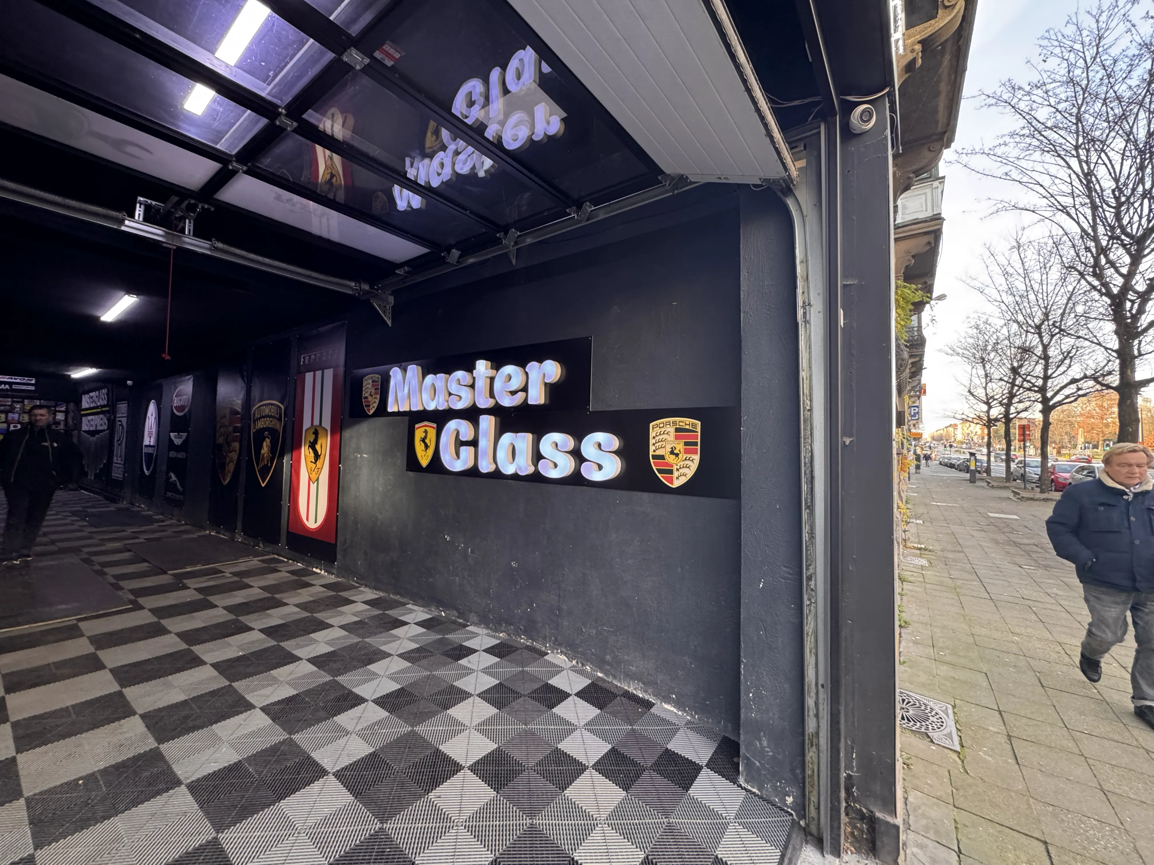 Façade Master Glass & Pneu Bruxelles